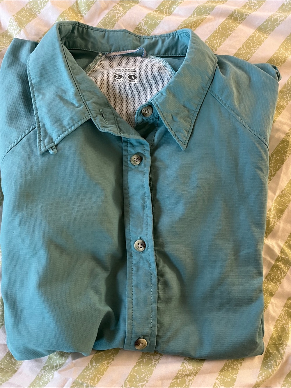Women’s tailor fit Lightweight Teal Shirt Columbia